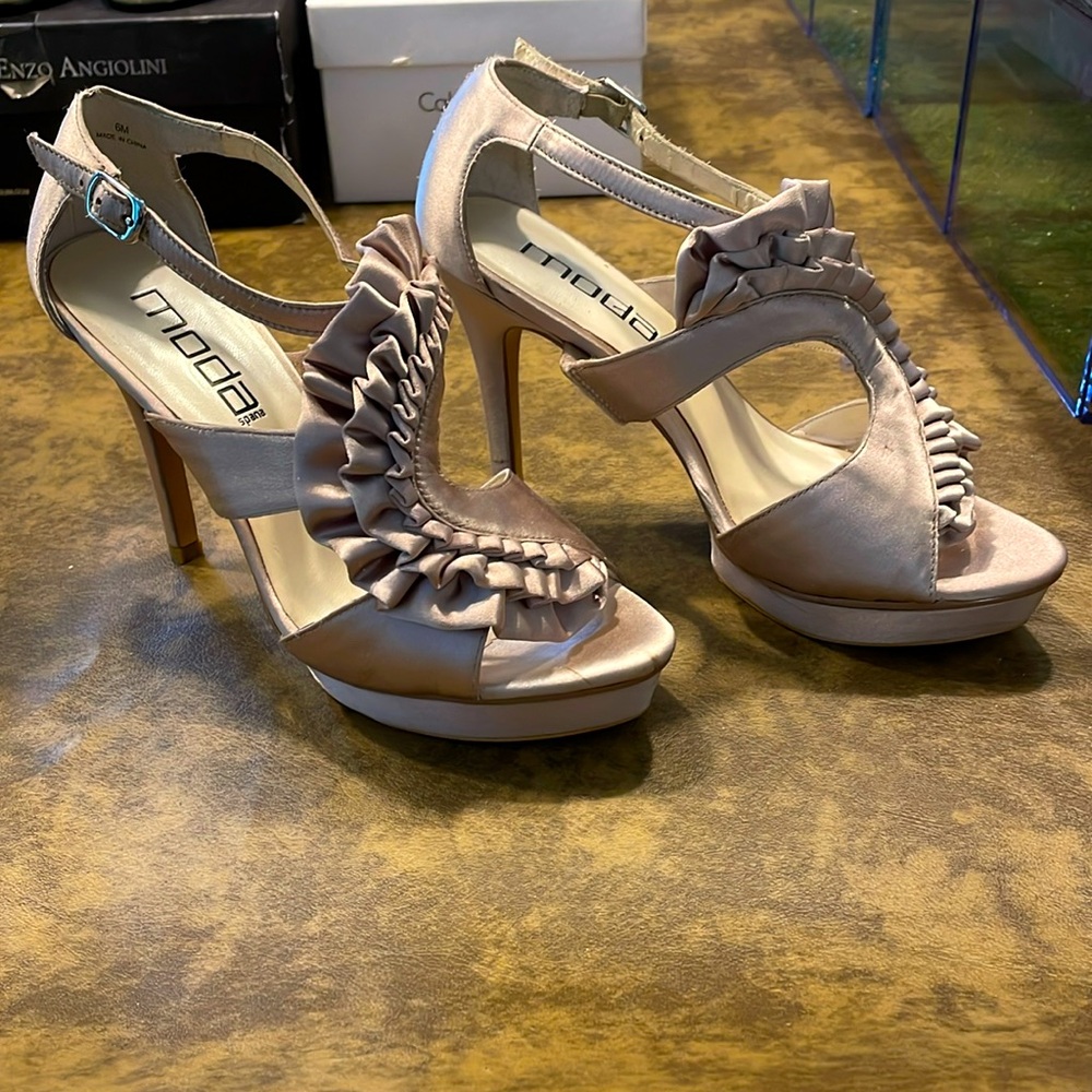 Moda Spana high heel sandals, size 6, taupe color
